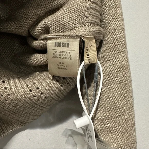 NEW Fussed Urban Collection Wool V Neck Cardigan Size Large